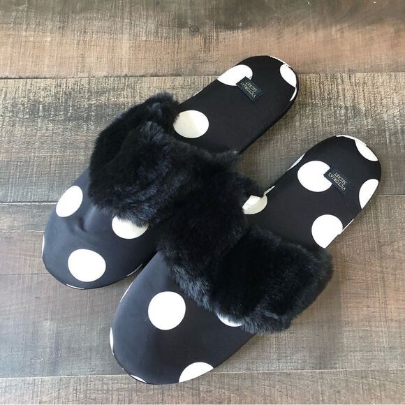 Victoria’s Secret Slippers NWOT - Picture 1 of 6